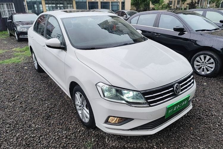 Used Volkswagen Jetta 2017 1.4L Manual Comfort Model Front Right 45 Deg