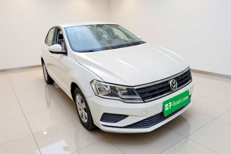 Used Volkswagen Jetta 2017 1.4L Manual Fashion Edition Front Right 45 Deg
