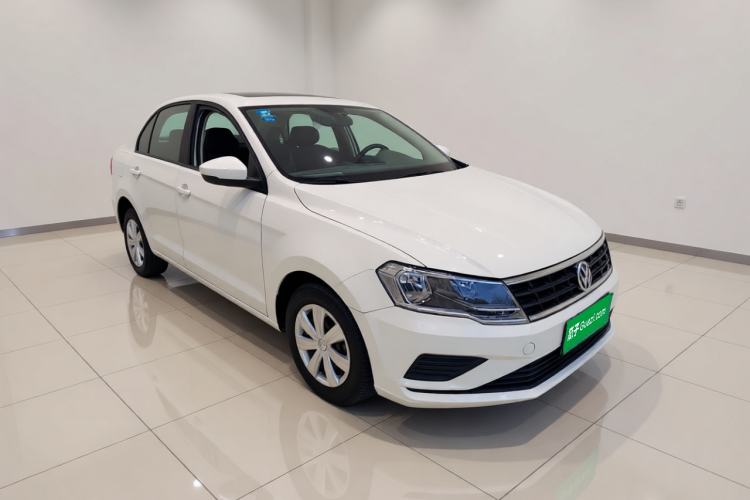 Used Volkswagen Jetta 2017 1.4L Manual Fashion Edition Front Right 45 Deg