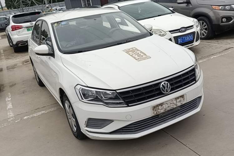 Used Volkswagen Jetta 2017 1.4L Manual Fashion Edition Front Right 45 Deg