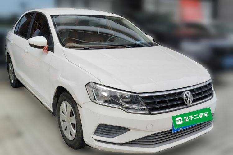 Used Volkswagen Jetta 2017 1.5L Manual Fashion Edition Front Right 45 Deg