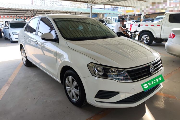 Used Volkswagen Jetta 2017 1.5L Manual Fashion Edition Front Right 45 Deg