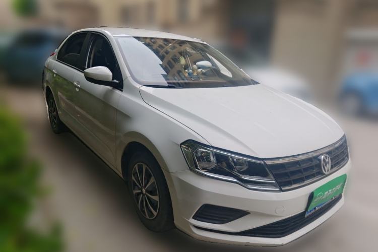 Used Volkswagen Jetta 2017 1.5L Manual Fashion Edition Front Right 45 Deg