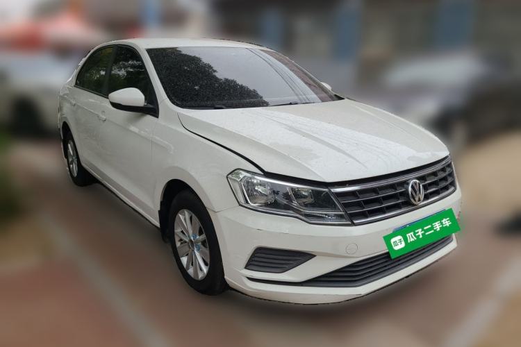 Used Volkswagen Jetta 2017 1.4L Manual Fashion Edition Front Right 45 Deg
