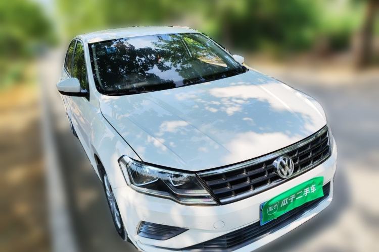 Used Volkswagen Jetta 2017 1.5L Manual Fashion Edition Front Right 45 Deg