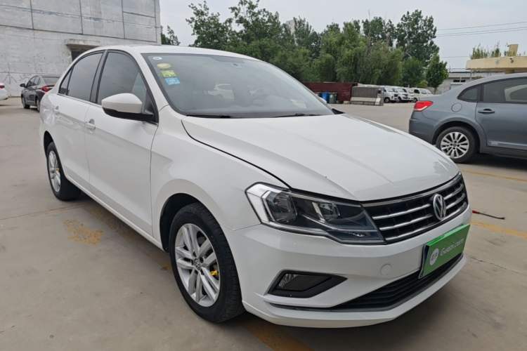 Used Volkswagen Jetta 2017 1.5L Automatic Comfort Model Front Right 45 Deg