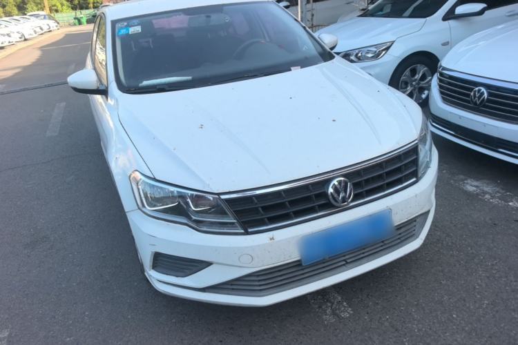 Used Volkswagen Jetta 2017 1.4L Manual Fashion Edition Front Right 45 Deg