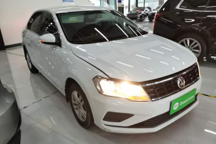 Used Volkswagen Jetta 2017 1.4L Manual Fashion Edition Front Right 45 Deg