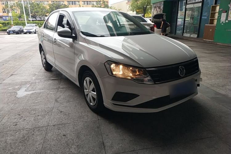 Used Volkswagen Jetta 2017 1.5L Manual Fashion Edition Front Right 45 Deg