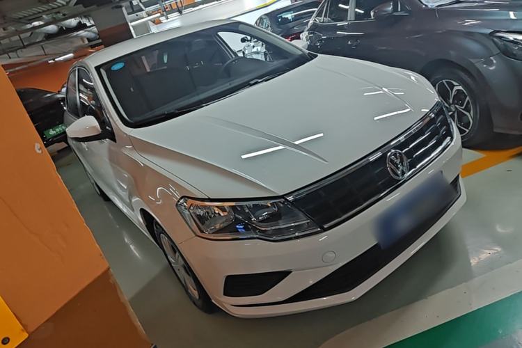 Used Volkswagen Jetta 2017 1.4L Manual Fashion Edition Front Right 45 Deg
