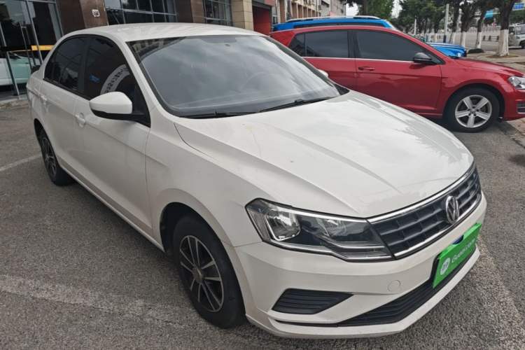 Used Volkswagen Jetta 2017 1.4L Manual Fashion Edition Front Right 45 Deg