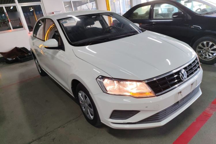 Used Volkswagen Jetta 2017 1.5L Manual Fashion Edition Front Right 45 Deg