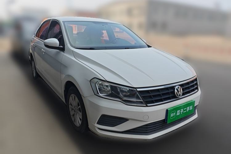 Used Volkswagen Jetta 2017 1.5L Manual Fashion Edition Front Right 45 Deg