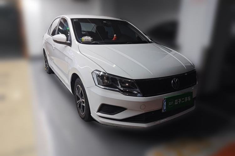 Used Volkswagen Jetta 2017 1.4L Manual Fashion Edition Front Right 45 Deg