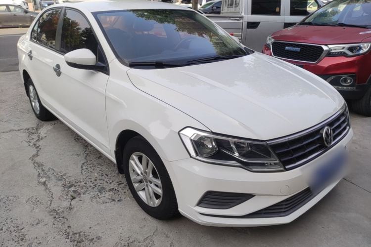 Used Volkswagen Jetta 2017 1.4L Manual Fashion Edition Front Right 45 Deg
