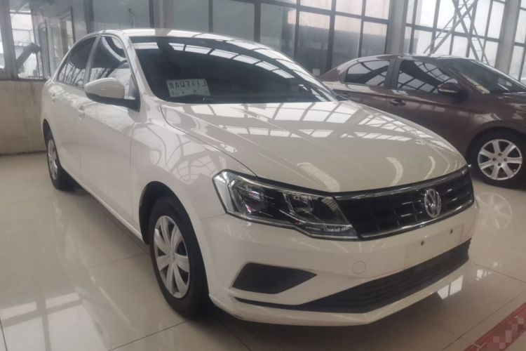 Used Volkswagen Jetta 2017 1.5L Manual Fashion Edition Front Right 45 Deg