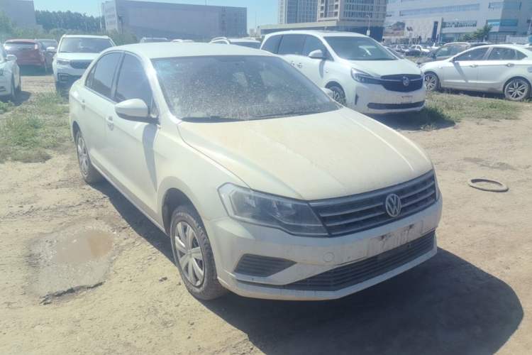 Used Volkswagen Jetta 2017 1.4L Manual Fashion Edition Front Right 45 Deg