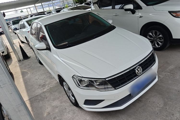 Used Volkswagen Jetta 2017 1.5L Manual Fashion Edition Front Right 45 Deg
