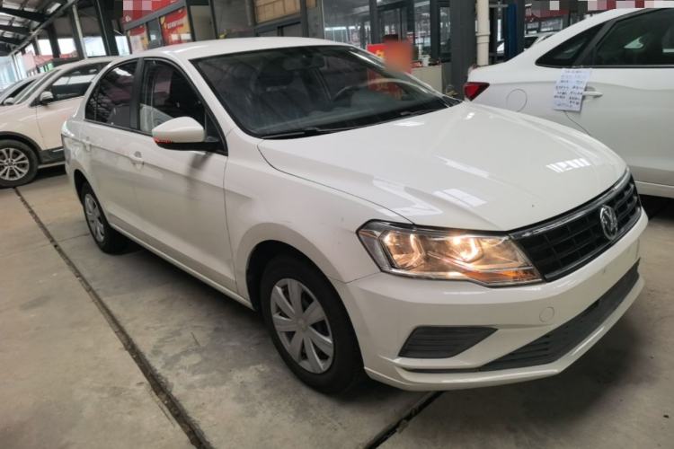 Used Volkswagen Jetta 2017 1.4L Manual Fashion Edition Front Right 45 Deg