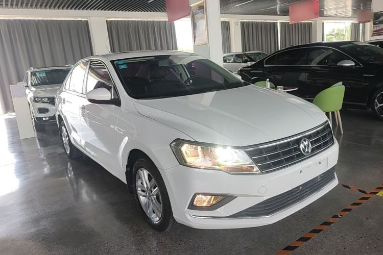 Used Volkswagen Jetta 2017 1.4L Manual Comfort Model Front Right 45 Deg