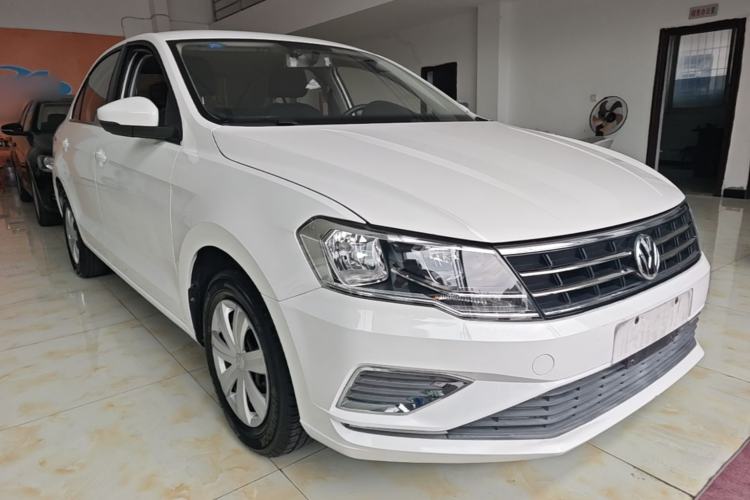 Used Volkswagen Jetta 2017 1.4L Manual Fashion Edition Front Right 45 Deg