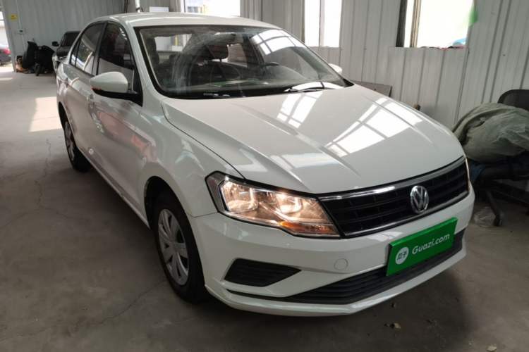 Used Volkswagen Jetta 2017 1.4L Manual Fashion Edition Front Right 45 Deg