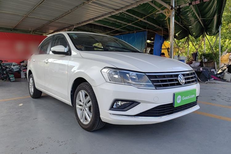Used Volkswagen Jetta 2017 1.4L Manual Comfort Model Front Right 45 Deg
