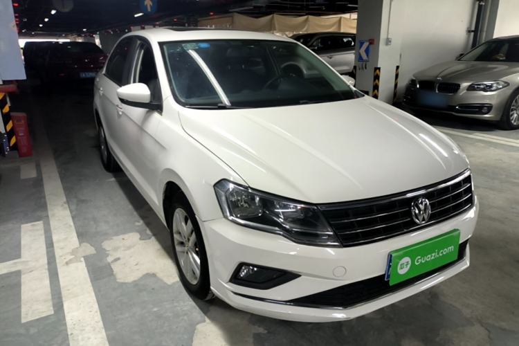 Used Volkswagen Jetta 2017 1.5L Manual Comfort Model Front Right 45 Deg