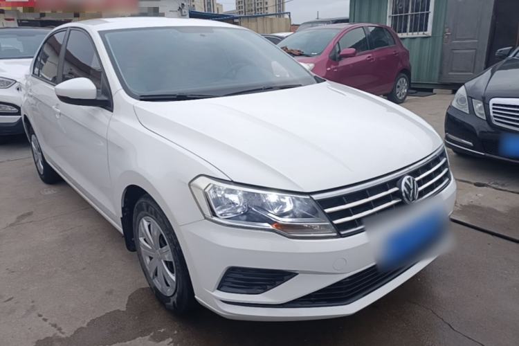 Used Volkswagen Jetta 2017 1.5L Manual Fashion Edition Front Right 45 Deg