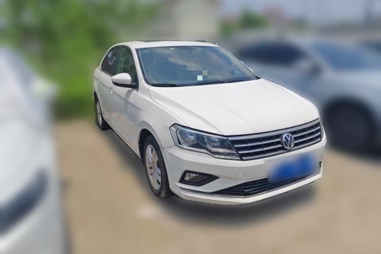 Used Volkswagen Jetta 2017 1.5L Manual Comfort Model Front Right 45 Deg