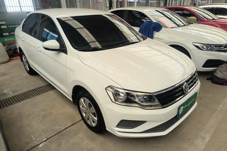 Used Volkswagen Jetta 2017 1.4L Manual Fashion Edition Front Right 45 Deg