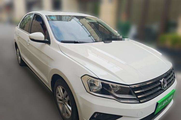 Used Volkswagen Jetta 2017 1.5L Manual Comfort Model Front Right 45 Deg