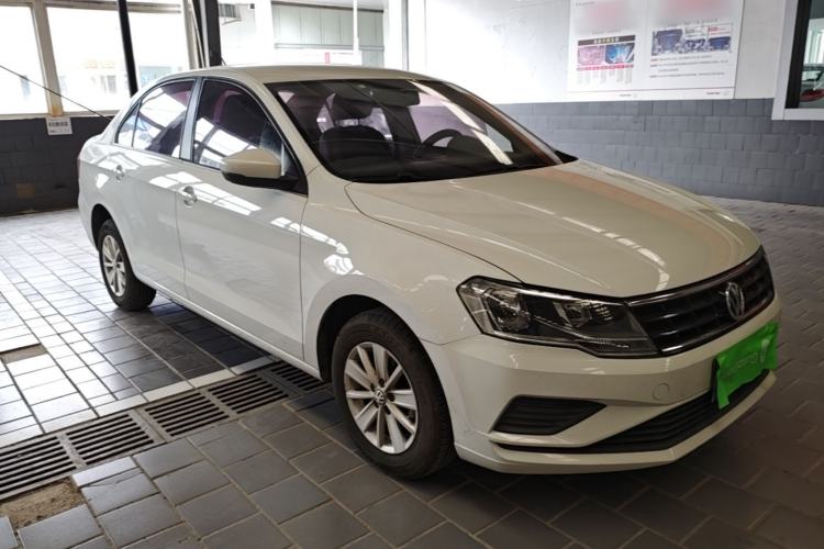 Used Volkswagen Jetta 2017 1.4L Manual Fashion Edition Front Right 45 Deg