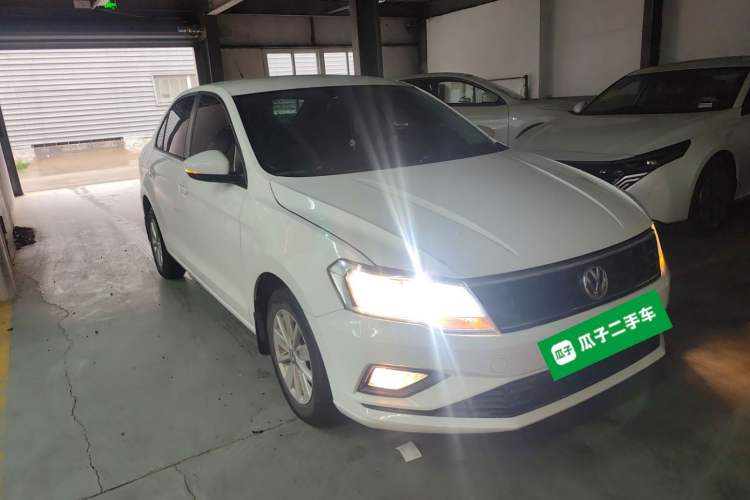 Used Volkswagen Jetta 2017 1.4L Manual Fashion Edition Front Right 45 Deg