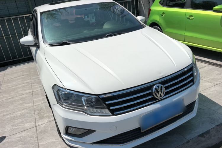 Used Volkswagen Jetta 2017 1.4L Manual Comfort Model Front Right 45 Deg
