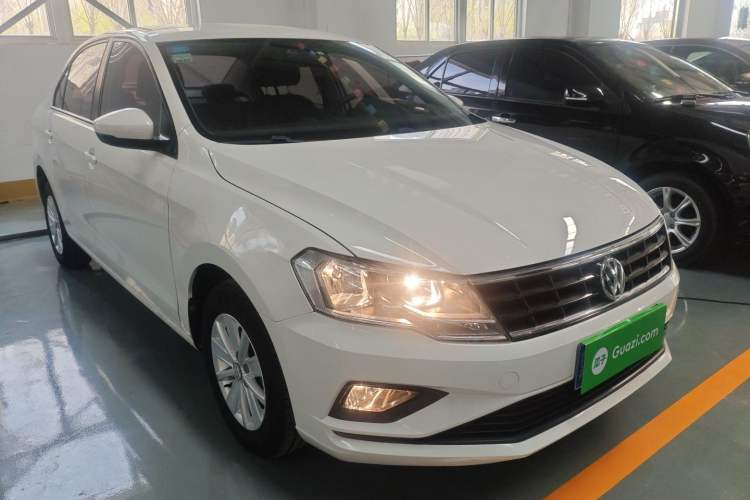 Used Volkswagen Jetta 2017 1.4L Manual Fashion Edition Front Right 45 Deg