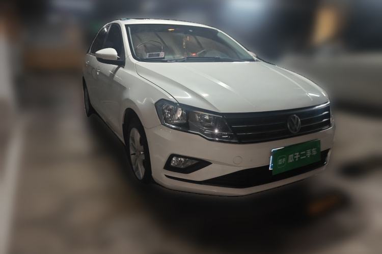 Used Volkswagen Jetta 2017 1.5L Manual Comfort Model Front Right 45 Deg