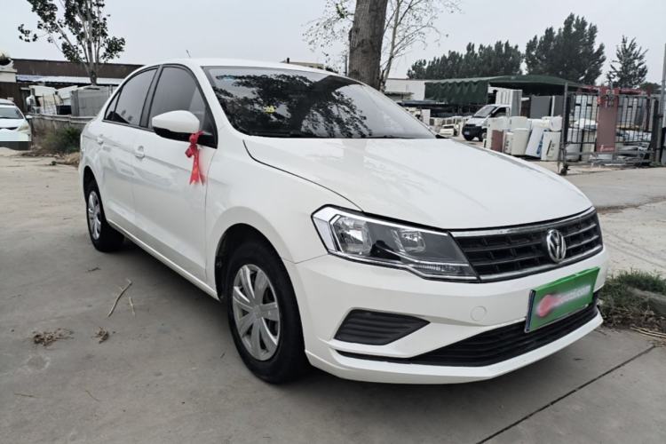 Used Volkswagen Jetta 2017 1.5L Manual Fashion Edition Front Right 45 Deg