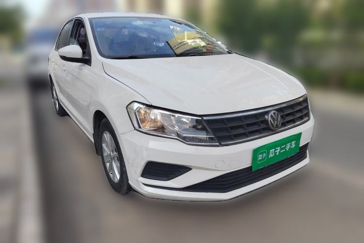 Used Volkswagen Jetta 2017 1.5L Manual Fashion Edition Front Right 45 Deg