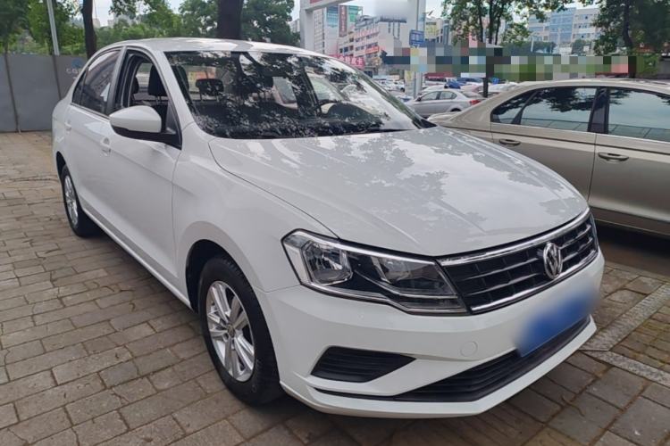 Used Volkswagen Jetta 2017 1.5L Manual Fashion Edition Front Right 45 Deg