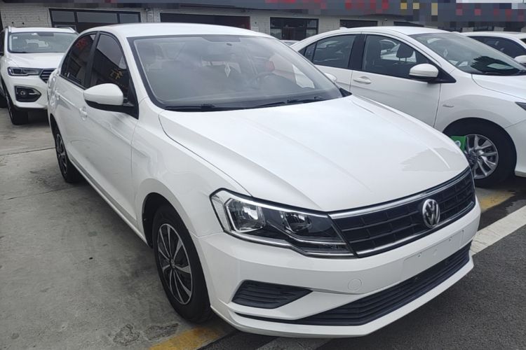 Used Volkswagen Jetta 2017 1.4L Manual Fashion Edition Front Right 45 Deg