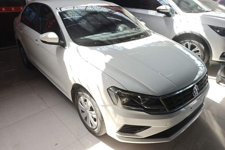 Used Volkswagen Jetta 2017 1.5L Manual Fashion Edition Front Right 45 Deg