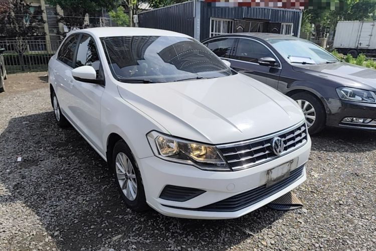 Used Volkswagen Jetta 2017 1.5L Manual Fashion Edition Front Right 45 Deg