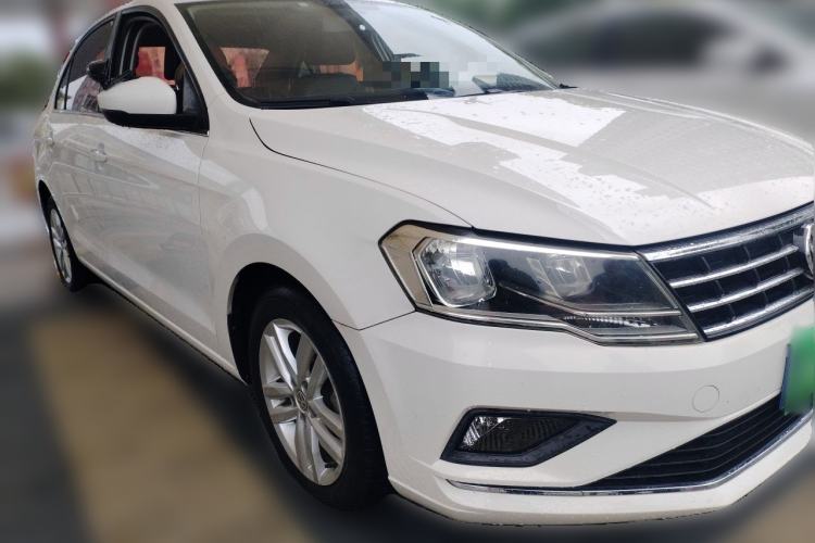Used Volkswagen Jetta 2017 1.5L Manual Comfort Model Front Right 45 Deg