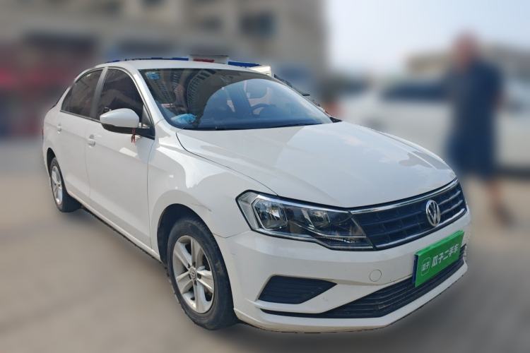 Used Volkswagen Jetta 2017 1.5L Manual Fashion Edition Front Right 45 Deg