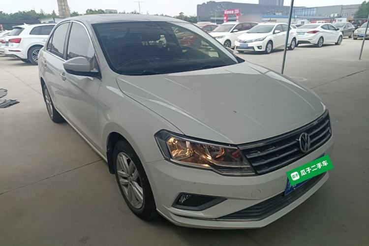 Used Volkswagen Jetta 2017 1.5L Manual Comfort Model Front Right 45 Deg