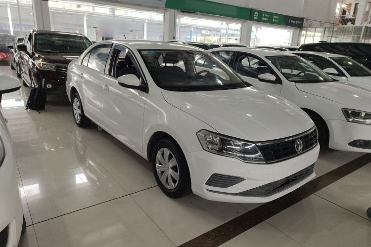 Used Volkswagen Jetta 2017 1.4L Manual Fashion Edition Front Right 45 Deg