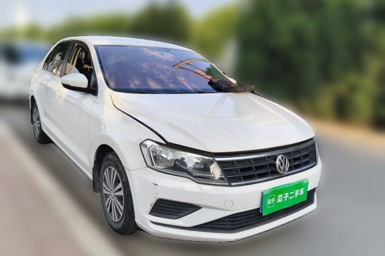 Used Volkswagen Jetta 2017 1.5L Manual Fashion Edition Front Right 45 Deg