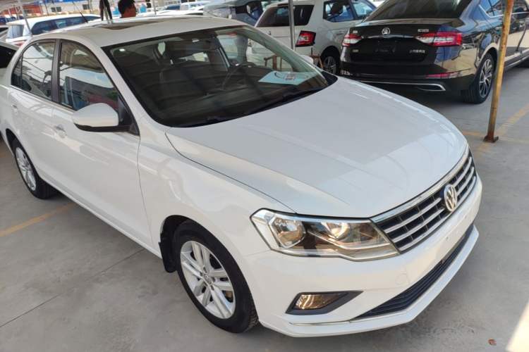 Used Volkswagen Jetta 2017 1.5L Manual Comfort Model Front Right 45 Deg