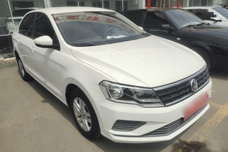 Used Volkswagen Jetta 2017 1.5L Manual Fashion Edition Front Right 45 Deg